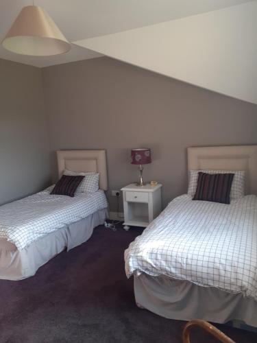 Single or Twin Room in Lovely Country Residence