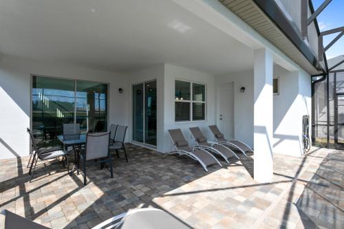 5 Bed South Facing Pool Home - image 5