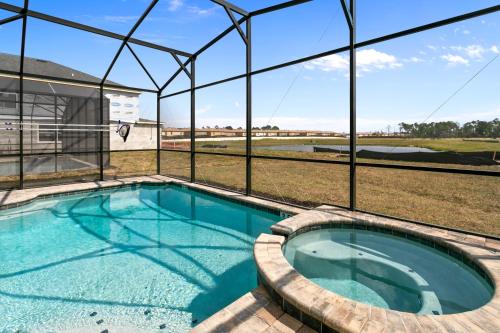 5 Bed South Facing Pool Home - image 7