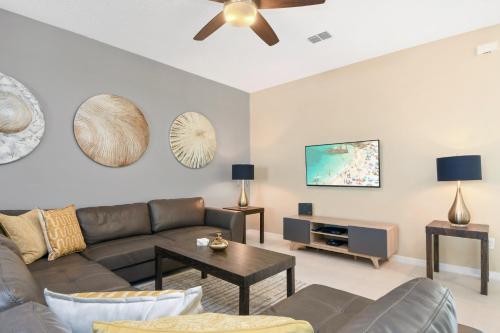 Solara Resort Brand New 4 Bed Townhome - image 6