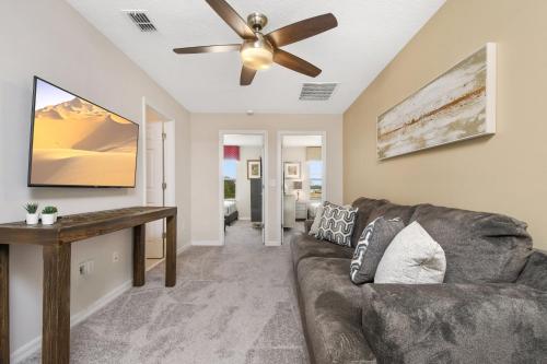 Solara Resort Brand New 4 Bed Townhome - image 12