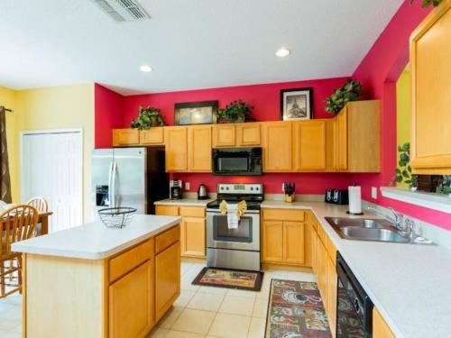 This 7 Bedroom vacation home only mins to Disney - image 9