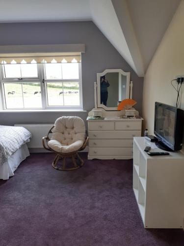 Single or Twin Room in Lovely Country Residence