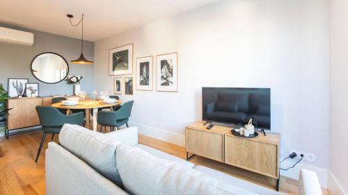 Stylish Studio w/ AC & Balcony by LovelyStay 4
