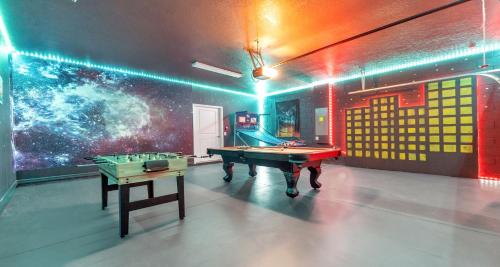 THEMED 7BR Villa Pool Spa Game near DISNEY in Davenport, USA
