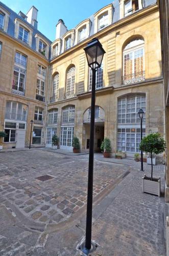Bourbons - image 4