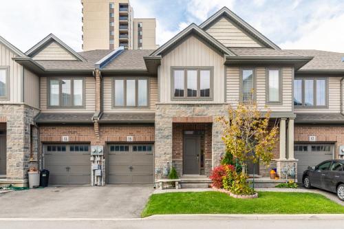 GLOBALSTAY Modern Townhomes in Lakeshore Steps to the Beach