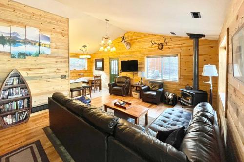 Bobcat Trail Cabin on 3 Acres in Como! in Como, USA