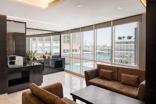 Restaurant, Radisson Blu Dubai Canal View in Business Bay