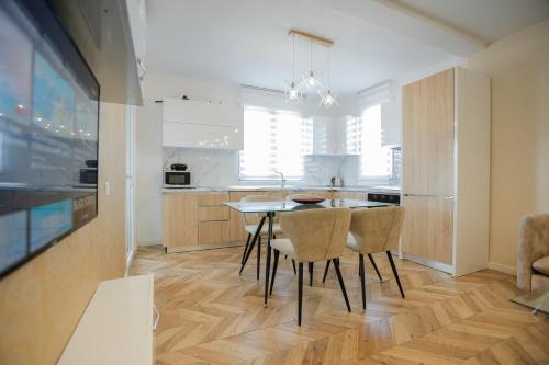 Miku Apartments-LUXURY City View at Wilson Square, Tirana (photo 10)
