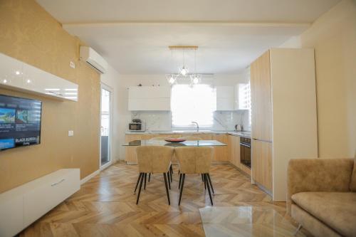 Miku Apartments-LUXURY City View at Wilson Square, Tirana (photo 7)