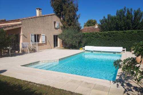 Family Villa With Pool And Garden