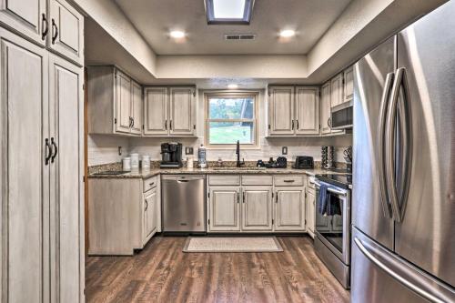 Expansive Ranch Home with Mtn Views and Game Room - image 7