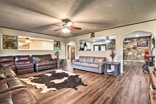Expansive Ranch Home with Mtn Views and Game Room - image 10
