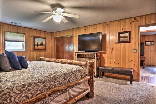 Expansive Ranch Home with Mtn Views and Game Room - image 12