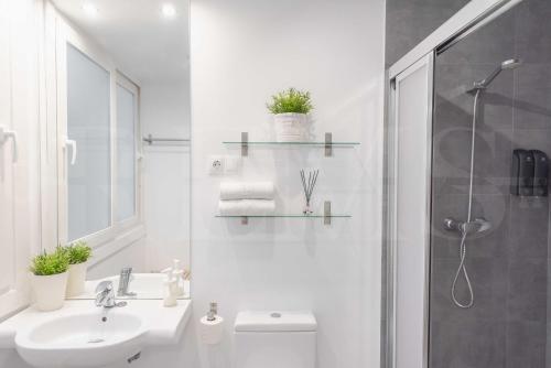 Cosy flat with private balcony - Historic Center by REMS, Málaga (fotografie 3)