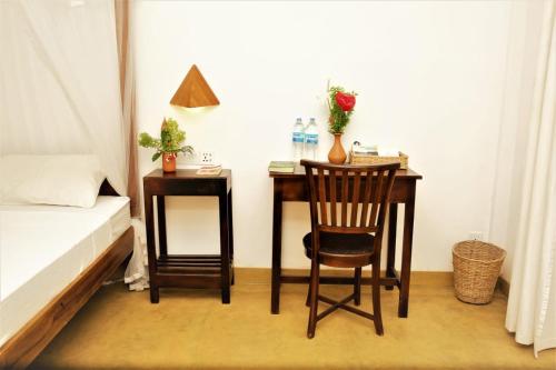 Double Room with Garden View image 5