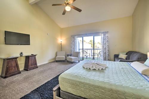 Sunny Studio with Pool - 4 Mi to Cherry Grove Beach! in Little River, USA
