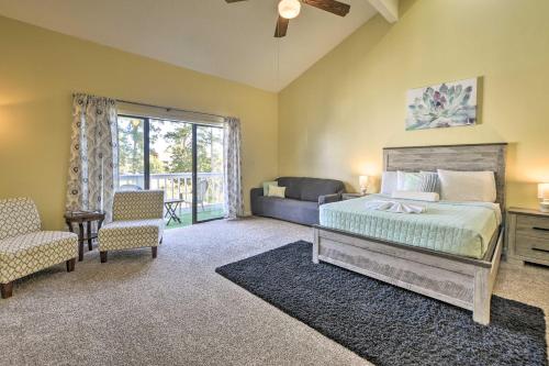 Sunny Studio with Pool - 4 Mi to Cherry Grove Beach! in Little River, USA