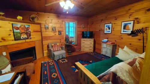 Henson Cove Place Bed and Breakfast w/Cabin