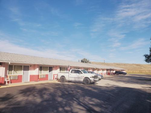 The Budget Inn Express - image 11