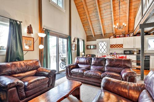 230 Ghia Farm Road in Ludlow, USA