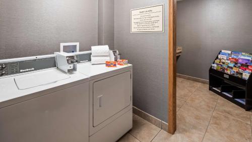 Best Western Plus North Canton Inn & Suites - image 6