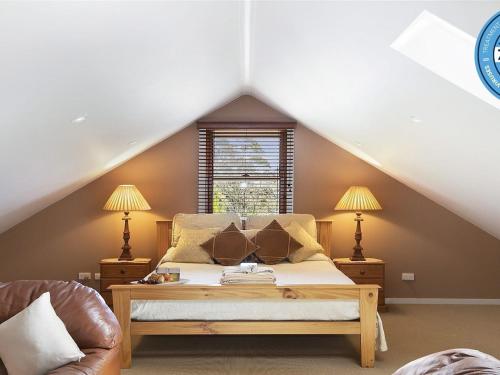 Old Mansfield Loft - gardens, gazebo and getaways