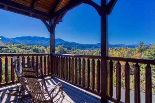 Lazy Bear Lodge - image 6