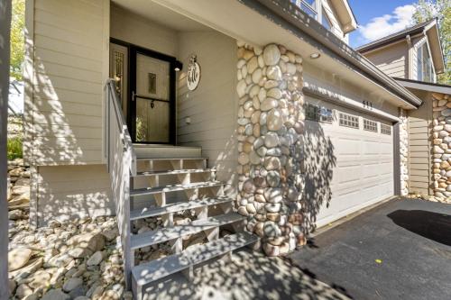 Gateway to the Wildside Townhouse - image 11