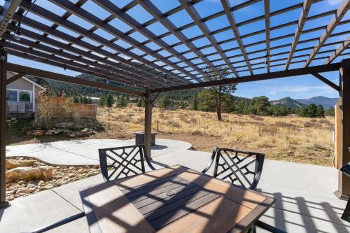 Serenity in the Rockies townhouse - image 10