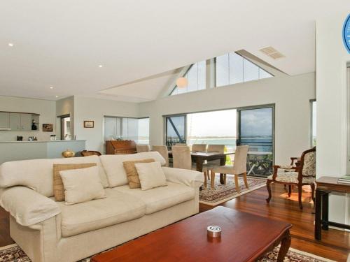 Villa Mer - stylish waterfront accommodation