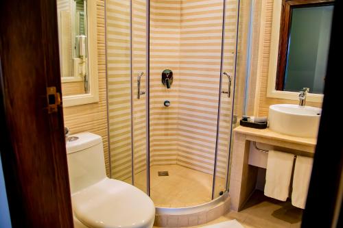 2 twin beds