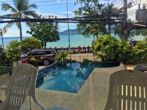 景色, ザ フロント ホテル アンド アパートメンツ (The Front Hotel and Apartments) in プーケット