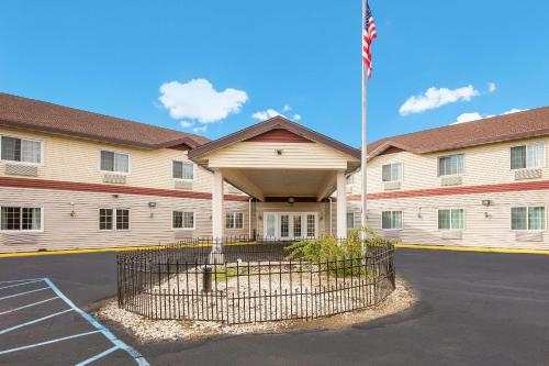 Econo Lodge - Hotel - Lake Mills