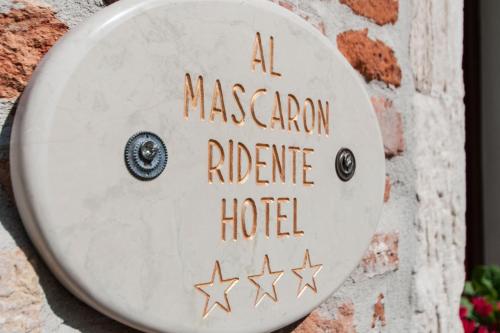 Al Mascaron Ridente