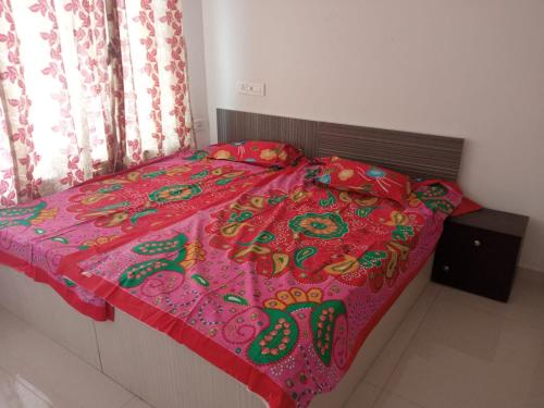 Furnished 2 bhk with kitchen utensils and gas stove