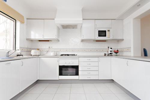 Kitchen, Carvoeiro, 2BR Pestana Gramacho Golf Apartment in Gramacho