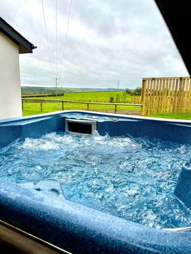 NEW! Country boutique escape . HOT TUB in Weare Giffard