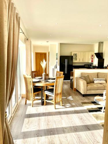NEW! Country boutique escape . HOT TUB in Weare Giffard