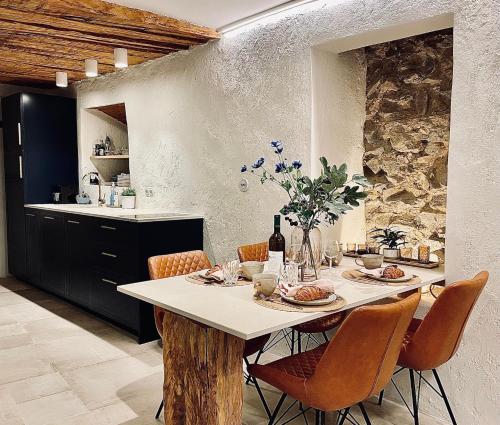 NEW Design & High Standard Apt from 16th Century in Old Town-FREE Parking, Bratislava (Foto 9)