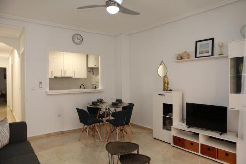 Casa Toli, breezy two bedroom condo 150 m from the beach