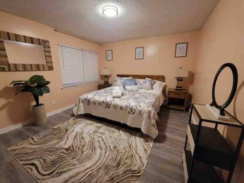 Elegant 2-bedroom pet-friendly villa w 2 parking spaces near Hilton Head Airport