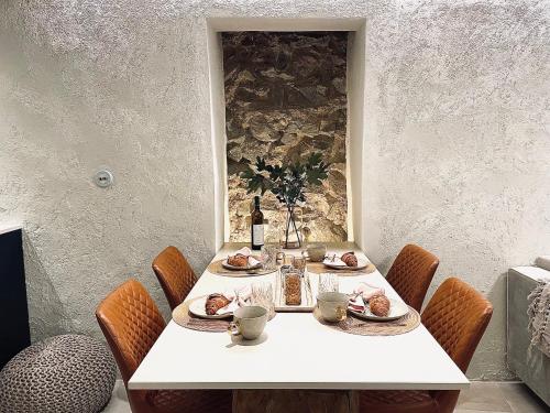NEW Design & High Standard Apt from 16th Century in Old Town-FREE Parking, Bratislava (Foto 8)