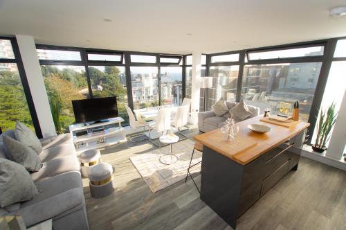 Picture of Panoramic Penthouse With Sea & City Views