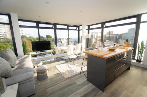 Picture of Panoramic Penthouse With Sea & City Views