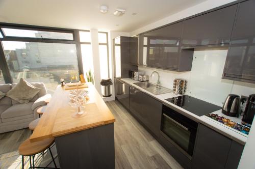 Kitchen, * PANORAMIC PENTHOUSE WITH SEA & CITY VIEWS in Bournemouth