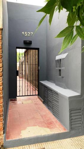 숙소 외관, Dpto La Reina in 헤네랄 로카