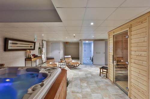 Сауна, Hôtel & Spa FACE À LA MER (Hotel & Spa FACE A LA MER) in Cabourg