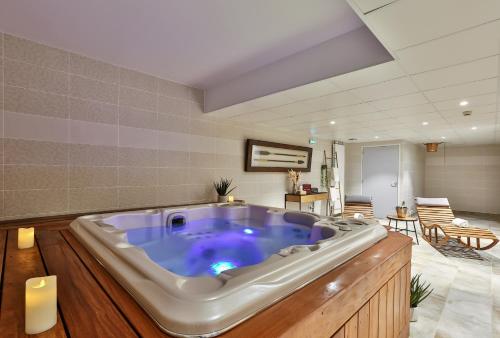 Сауна, Hôtel & Spa FACE À LA MER (Hotel & Spa FACE A LA MER) in Cabourg